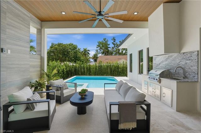 1150 8th TER N, Naples, FL 34102