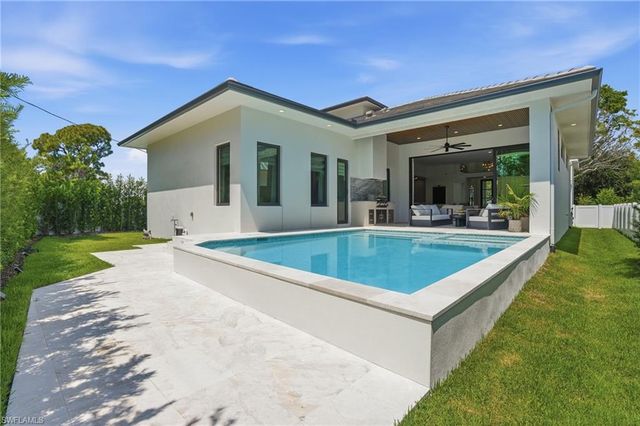 1150 8th TER N, Naples, FL 34102