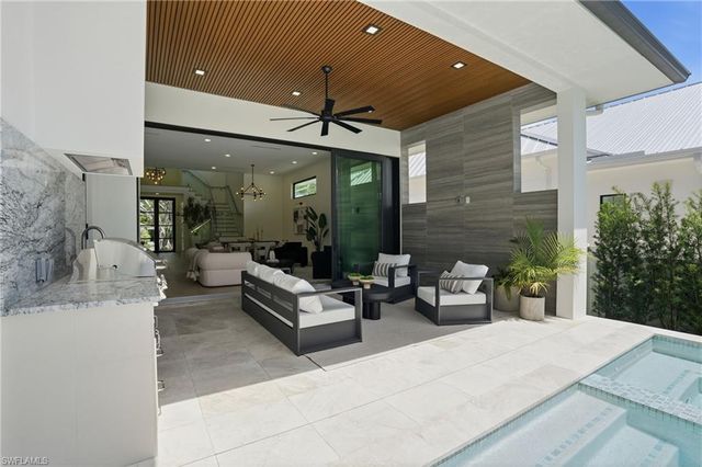 1150 8th TER N, Naples, FL 34102