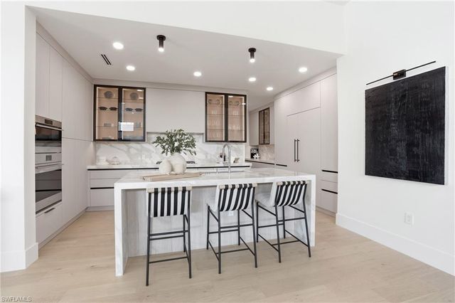 1150 8th TER N, Naples, FL 34102