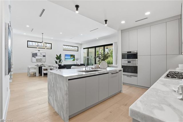 1150 8th TER N, Naples, FL 34102