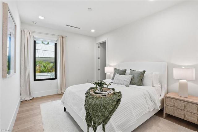 1150 8th TER N, Naples, FL 34102