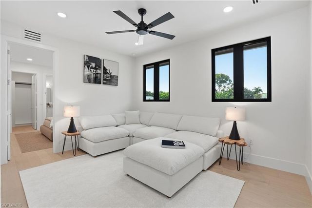 1150 8th TER N, Naples, FL 34102