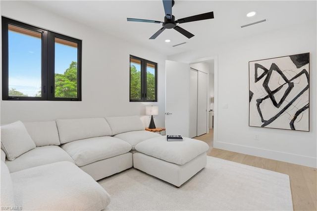 1150 8th TER N, Naples, FL 34102