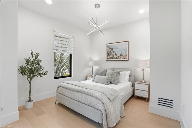 1150 8th TER N, Naples, FL 34102