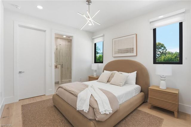 1150 8th TER N, Naples, FL 34102