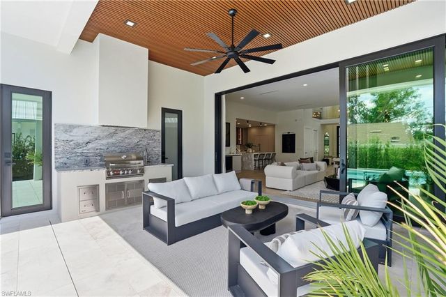 1150 8th TER N, Naples, FL 34102