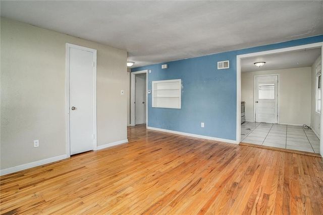 215 W North Avenue, Belton, MO 64012