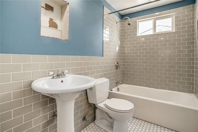 215 W North Avenue, Belton, MO 64012