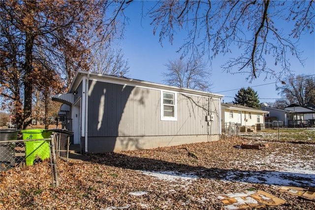 215 W North Avenue, Belton, MO 64012