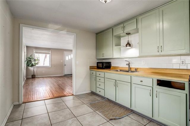 215 W North Avenue, Belton, MO 64012