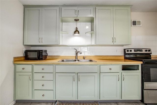 215 W North Avenue, Belton, MO 64012