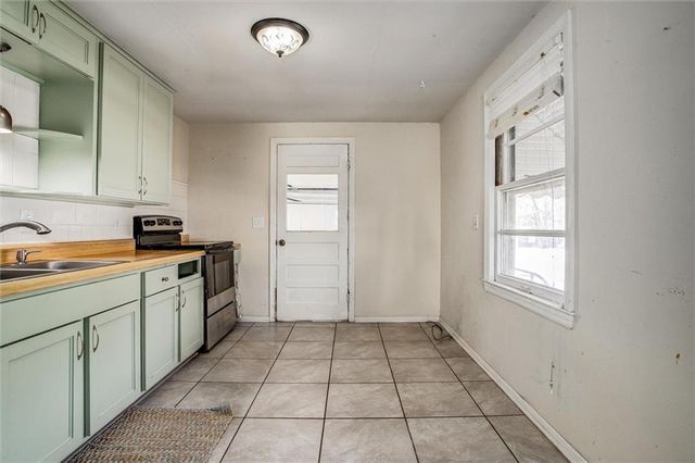 215 W North Avenue, Belton, MO 64012