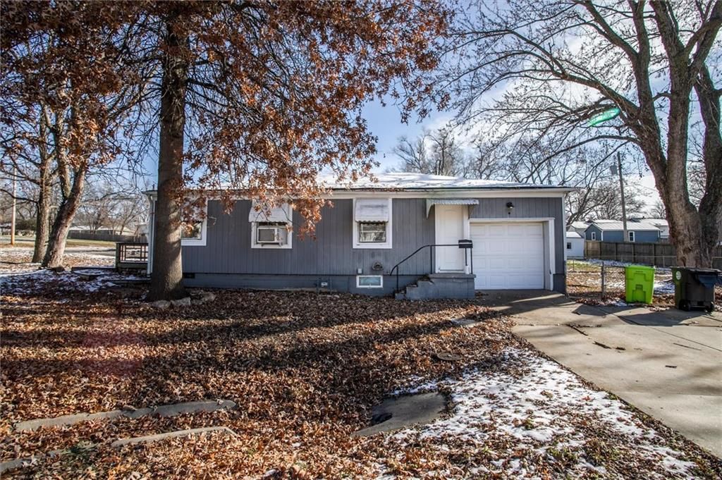 215 W North Avenue, Belton, MO 64012