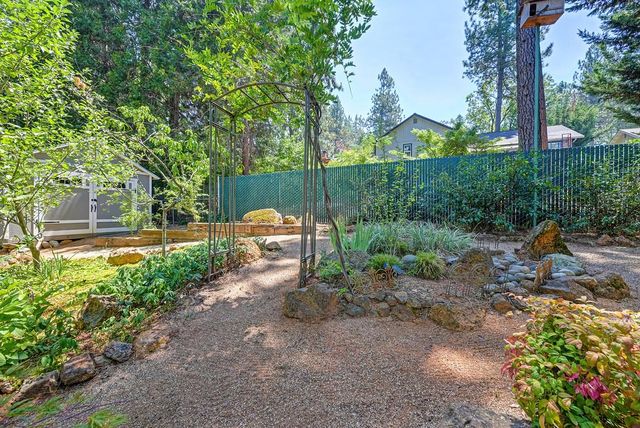 11575 Marilyn Ct, Grass Valley, CA 95949