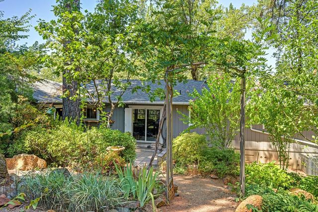 11575 Marilyn Ct, Grass Valley, CA 95949