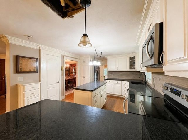 94 Mountain Ave, Pembroke, MA 02359