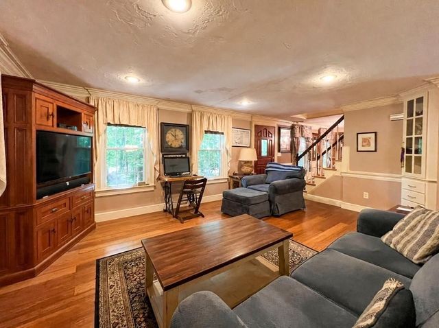 94 Mountain Ave, Pembroke, MA 02359