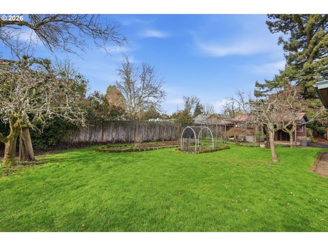 -1 ARTHUR St, Eugene, OR 97405