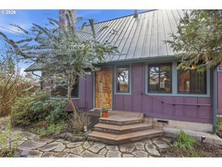 2096 ARTHUR St, Eugene, OR 97405