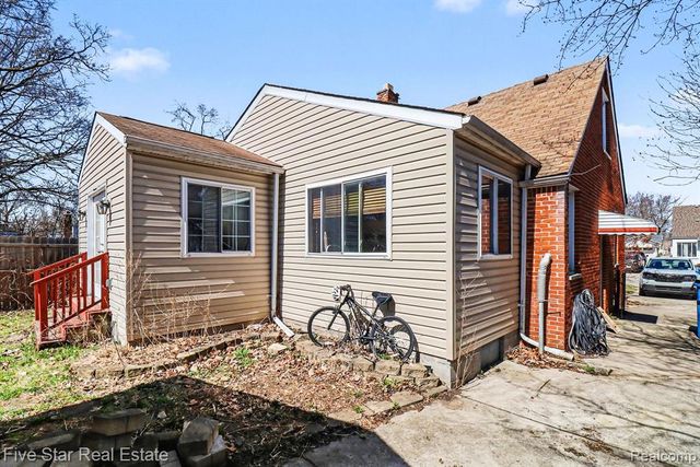 24691 Colgate Street, Dearborn Heights, MI 48125