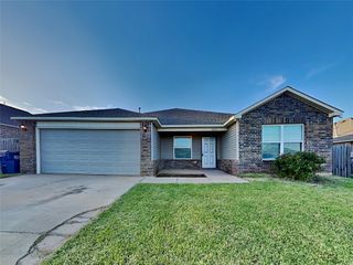 2033 W Hunters Springs Way, Mustang, OK 73064