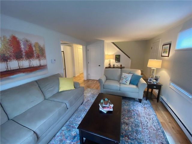 32 Middleton Avenue E, Newport, RI 02840