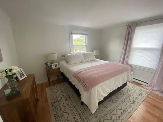 32 Middleton Avenue E, Newport, RI 02840