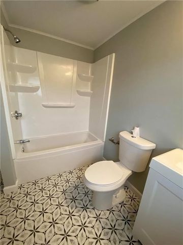 32 Middleton Avenue E, Newport, RI 02840