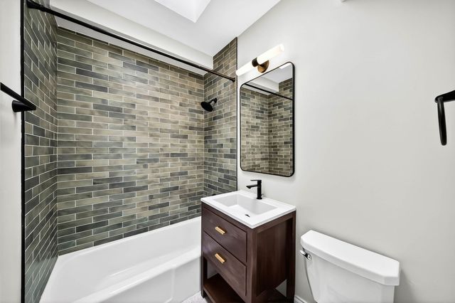 19 E 1st Street C, Hinsdale, IL 60521