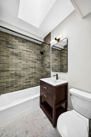 19 E 1st Street C, Hinsdale, IL 60521