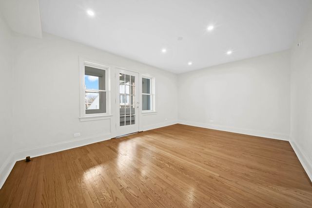 19 E 1st Street C, Hinsdale, IL 60521