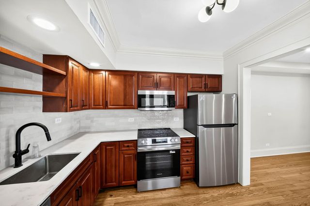 19 E 1st Street C, Hinsdale, IL 60521