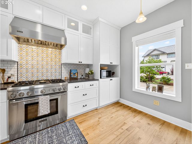554 S MAIN St, Jefferson, OR 97352