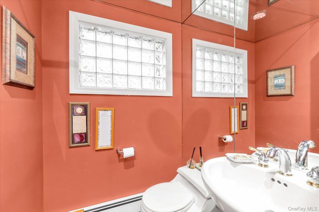 1055 Cedarhurst Street, North Woodmere, NY 11581