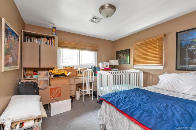 1055 Cedarhurst Street, North Woodmere, NY 11581