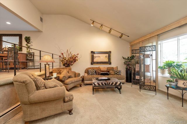 1055 Cedarhurst Street, North Woodmere, NY 11581