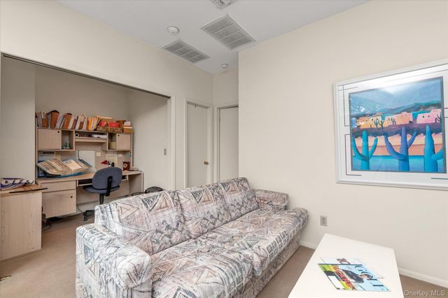 1055 Cedarhurst Street, North Woodmere, NY 11581