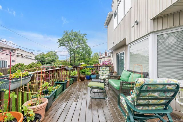 1055 Cedarhurst Street, North Woodmere, NY 11581