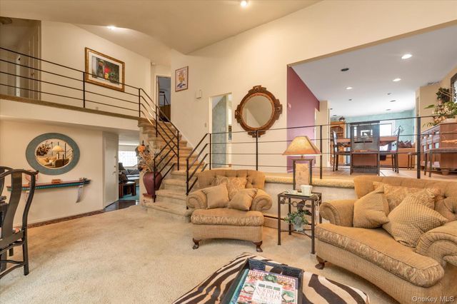 1055 Cedarhurst Street, North Woodmere, NY 11581