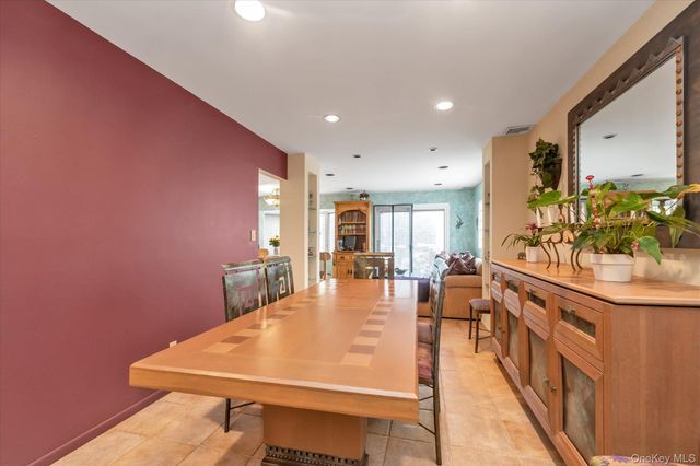 1055 Cedarhurst Street, North Woodmere, NY 11581