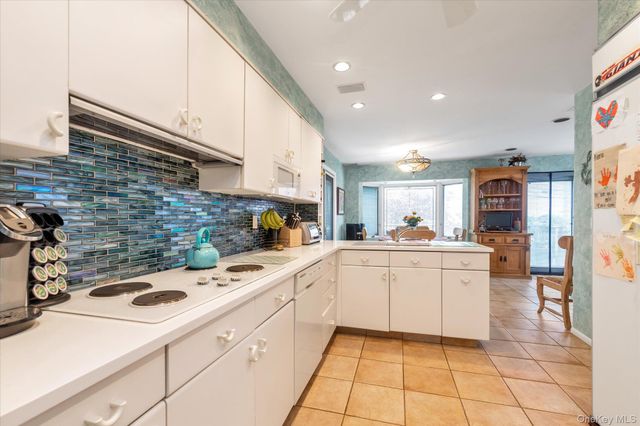 1055 Cedarhurst Street, North Woodmere, NY 11581