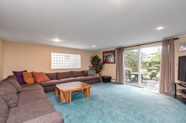 1055 Cedarhurst Street, North Woodmere, NY 11581