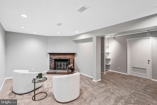 2038 BROOKS SQUARE PL, Falls Church, VA 22043