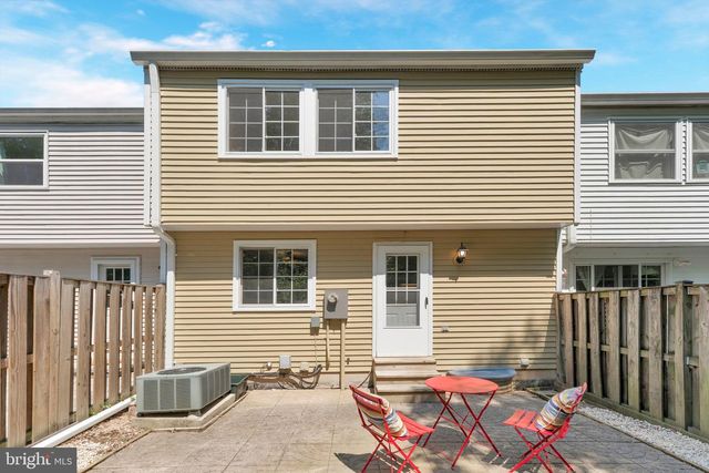 2038 BROOKS SQUARE PL, Falls Church, VA 22043