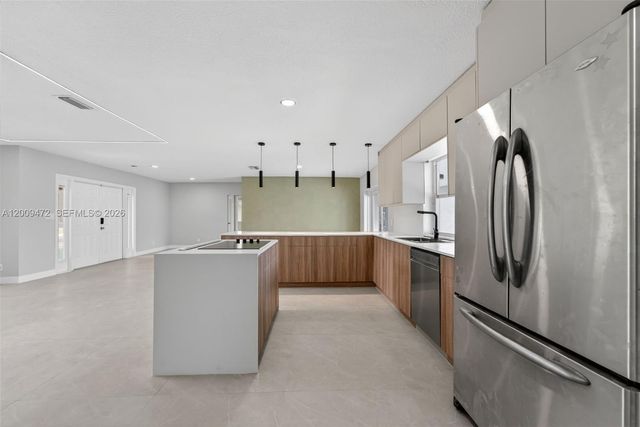 6091 SW 14th Street, Plantation, FL 33317