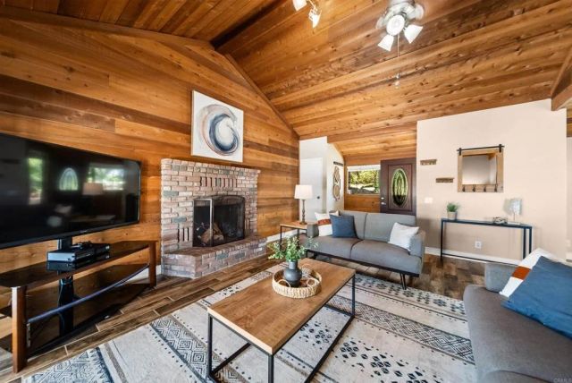 2020 Winterwarm Drive, Fallbrook, CA 92028
