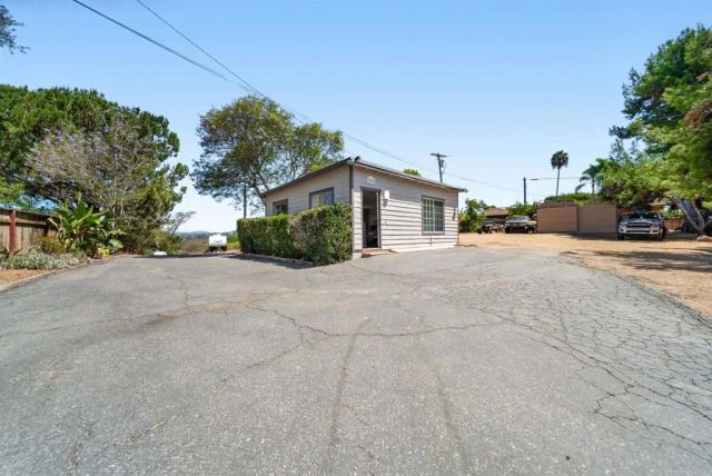 2020 Winterwarm Drive, Fallbrook, CA 92028