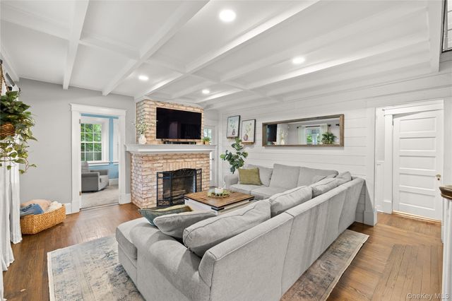 341 Woodland Drive, Brightwaters, NY 11718