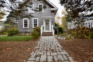 6 Barrows St, Middleboro, MA 02346